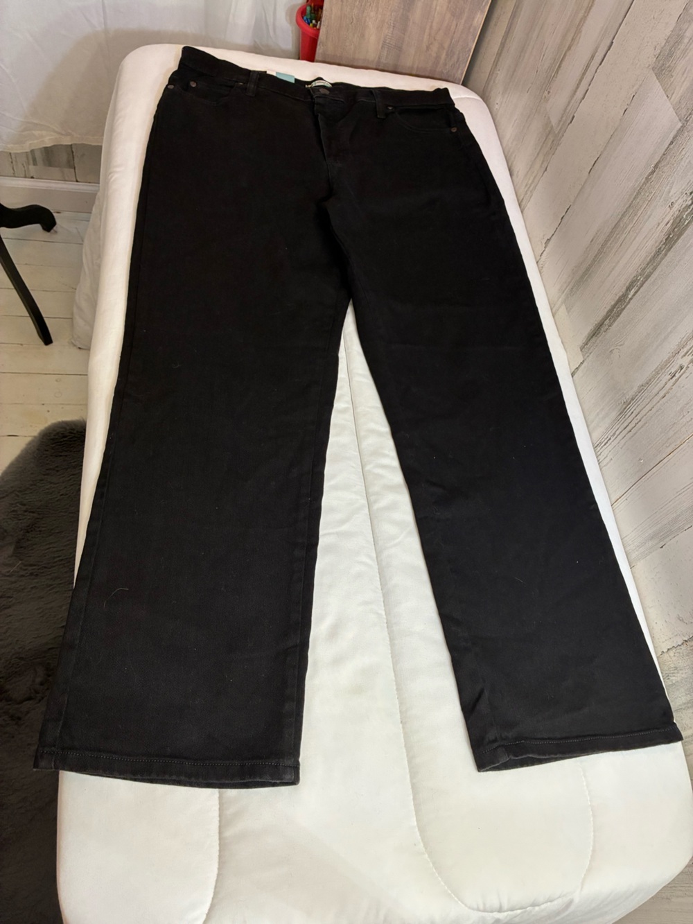 NWT  Lee Women’s Sz 16 short  Black denim jeans Straight leg relaxed fit stretch